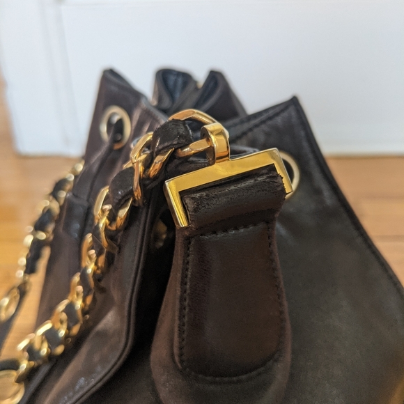 Host Pick🪙Chanel Vintage Bucket Bag - Picture 3 of 8